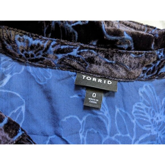 Torrid Top Blue Floral Velvet Madison Button Up Shirt Womens Size 0X - Picture 3 of 9
